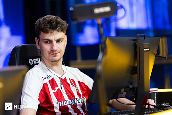 炸金花高手为什么突然弃牌（炸金花老手缘何瞬间弃牌）